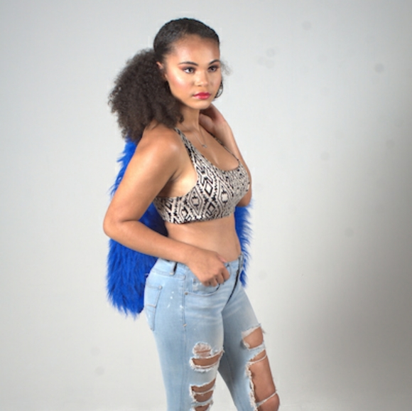 3/$10 Aztec crop top - Picture 4 of 6